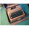 Image 2 : Smith Corona Typewriter W/ Carrying Case