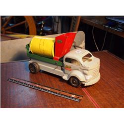 Lincoln Metal Toy Spinning Truck