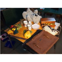 Lot of Misc (Jewellery, Wall Pieces, Etc.)