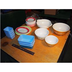 Misc Kitchenware, Lots Of Pyrex