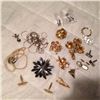 Image 2 : Jewellery, Chains, Broaches, Cuff-links