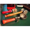 Image 2 : Lot Of Vintage Kitchen Utensils