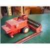 Image 2 : Metal International Harvester Combine