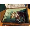 Image 5 : Vintage Jewellery Box W/ Vintage Jewellery (20 Pieces)