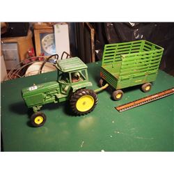 Ertl John Deere Tractor And Hay Wagon Combo