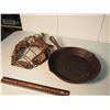 Image 1 : Cast Iron Frying Pan W/ Vintage Catching Mask
