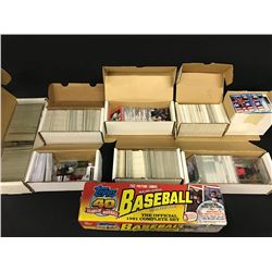 LOT OF ASSORTED SPORTS CARDS