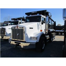 2018 KENWORTH T800 DUMP, VIN/SN:1NKDL40X2JJ203687 - TRI-AXLE, 500 HP CUMMINS X15 ENGINE, ALLISON 450