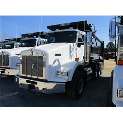 2018 KENWORTH T800 DUMP, VIN/SN:1NKDL40X8JJ203693 - TRI-AXLE, 500 HP CUMMINS X15 ENGINE, ALLISON 450