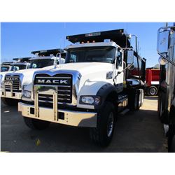 2017 MACK GU713 DUMP, VIN/SN:1M2AX07C3HM036507 - TRI-AXLE, 455 HP MACK MP8 ENGINE, ALLISON 4500 RDS 