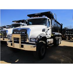 2017 MACK GU713 DUMP, VIN/SN:1M2AX07C5HM036556 - TRI-AXLE, 455 HP MACK MP8 ENGINE, ALLISON 4500 RDS 