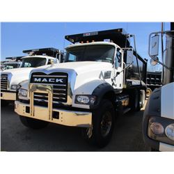 2018 MACK GU713 DUMP, VIN/SN:1M2AX07C0JM037099 - TRI-AXLE, 455 HP MACK MP8 ENGINE, MACK T310M 10 SPE