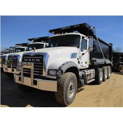 2018 MACK GU713 DUMP, VIN/SN:1M2AX07C4JM037090 - TRI-AXLE, 455 HP MACK MP8 ENGINE, MACK T310M 10 SPE
