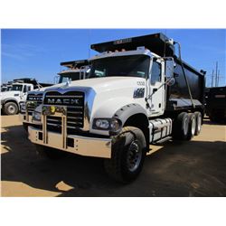 2017 MACK GU713 DUMP, VIN/SN:1M2AX07C5HM036489 - TRI-AXLE, 455 HP MACK MP8 ENGINE, ALLISON 4500 RDS 