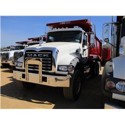 2017 MACK GU713 DUMP, VIN/SN:1M2AX07C0HM036576 - TRI-AXLE, 455 HP MACK MP8 ENGINE, ALLISON 4500 RDS 