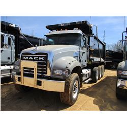 2017 MACK GU713 DUMP, VIN/SN:1M2AX07C6HM061417 - TRI-AXLE, 455 HP MACK MP8 ENGINE, ALLISON 4500 RDS 