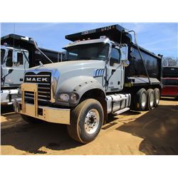 2017 MACK GU713 DUMP, VIN/SN:1M2AX07C3HM061424 - TRI-AXLE, 455 HP MACK MP8 ENGINE, ALLISON 4500 RDS 