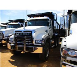 2017 MACK GU713 DUMP, VIN/SN:1M2AX07CXHM036570 - TRI-AXLE, 455 HP MACK MP8 ENGINE, ALLISON 4500 RDS 