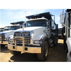 2018 MACK GU713 DUMP, VIN/SN:1M2AX07C5JM037096 - TRI-AXLE, 455 HP MACK MP8 ENGINE, MACK T310M 10 SPE