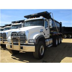 2017 MACK GU713 DUMP, VIN/SN:1M2AX07C4HM061433 - TRI-AXLE, 455 HP MACK MP8 ENGINE, ALLISON 4500 RDS 