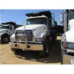 2018 MACK GU713 DUMP, VIN/SN:1M2AX07C6JM037107 - TRI-AXLE, 455 HP MACK MP8 ENGINE, MACK T310M 10 SPE