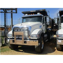 2017 MACK GU713 DUMP, VIN/SN:1M2AX07C1HM036604 - TRI-AXLE, 455 HP MACK MP8 ENGINE, ALLISON 4500 RDS 
