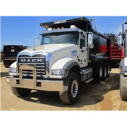 2017 MACK GU713 DUMP, VIN/SN:1M2AX07C5HM061439 - TRI-AXLE, 455 HP MACK MP8 ENGINE, ALLISON 4500 RDS 