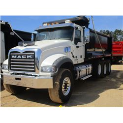 2017 MACK GU713 DUMP, VIN/SN:1M2AX07C9HM033904 - TRI-AXLE, 455 HP MACK MP8 ENGINE, ALLISON 4500RDS A