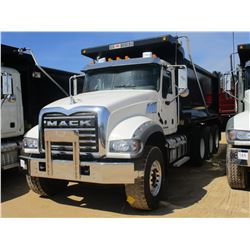 2017 MACK GU713 DUMP, VIN/SN:1M2AX07C3HM061438 - TRI-AXLE, 455 HP MACK MP8 ENGINE, ALLISON 4500 RDS 