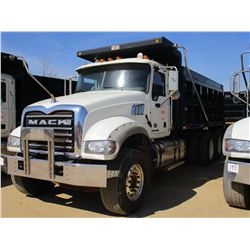 2015 MACK GU713 DUMP, VIN/SN:1M2AX09C8FM021320 - T/A, 425 HP MACK MP8 ENGINE, MACK T310M 10 SPEED TR