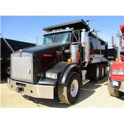 2014 KENWORTH T800 DUMP, VIN/SN:1NKDGGGG40J453216 - GLIDER KIT, TRI-AXLE, 475 HP CAT C15 ENGINE, 8LL