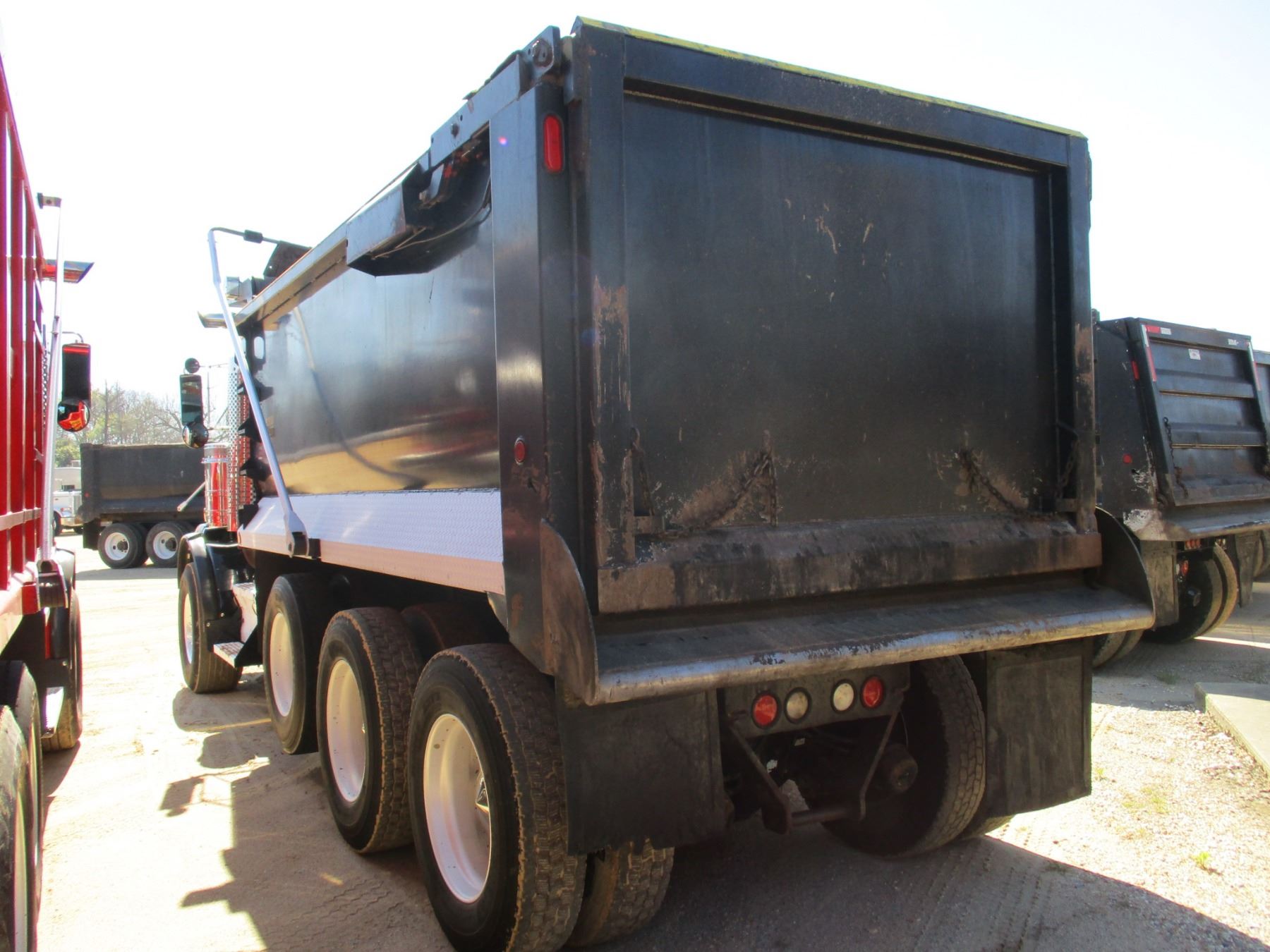 2014 KENWORTH T800 DUMP, VIN/SN1NKDGGGG40J453216 GLIDER KIT, TRI