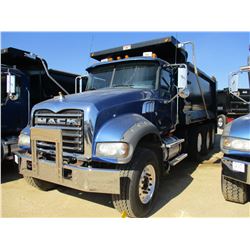 2009 MACK GU713 DUMP, VIN/SN:1N2AX09C99M007236 - TRI-AXLE, MACK MP8-425M ENGINE, MACK T310M 10 SPD T