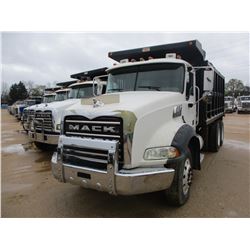 2007 MACK CTP 713 DUMP, VIN/SN:1M2AT13C57M003420 - T/A, 405HP MACK MP7-405 DIESEL ENGINE, 10 SPD TRA