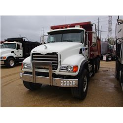2005 MACK CV713 DUMP, VIN/SN:1M2AG11C76M029474 - TRI-AXLE, MACK DIESEL ENGINE, MACK T310M 10 SPD TRA