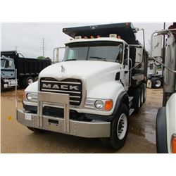 2004 MACK CV713 DUMP, VIN/SN:1MZAG11C74M011862 - TRI-AXLE, 370H AMI MACK DIESEL ENGINE, 10 SPEED TRA