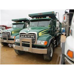 2002 MACK CV713 DUMP, VIN/SN:1M2AG11C72M002429 - TRI-AXLE, 427 HP MACK E7-427 DIESEL ENGINE, 9LL TRA