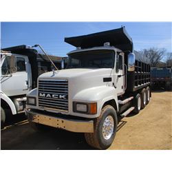 2004 MACK CH613 DUMP, VIN/SN:1M1AA18Y54N156769 - TRI-AXLE, MACK ENGINE, 18 SPD TRANS, 44K REARS, 18K