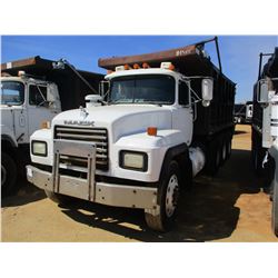 1999 MACK RD688S DUMP, VIN/SN:1M2P267C0XM040735 - TRI-AXLE, E7-350 MACK DIELSE ENGINE, 8LL TRANS, 16