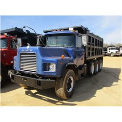 2000 MACK DM690S DUMP, VIN/SN:1M2B209C9YM0217598 - TRI-AXLE, MACK DIESEL ENGINE, 6 SPEED TRANS, 16' 