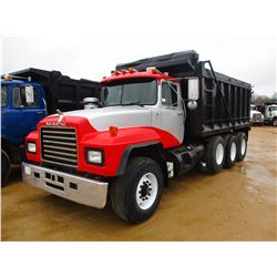 2000 MACK RD688S DUMP, VIN/SN:1M2P267C3YM048474 - TRI-AXLE, 350 HP MACK DIESEL ENGINE, 8LL TRANS, 16