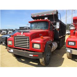 1994 MACK RD688S DUMP, VIN/SN:1M2P267C1RMO18813 - TRI-AXLE, MACK DIESEL ENGINE, 8LL TRANS, 16' STEEL