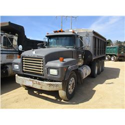 1994 MACK RD688S DUMP, VIN/SN:1M2P267Y2RM019688 - TRI-AXLE, 350 HP MACK ENGINE, 9 SPD FULLER TRANS, 