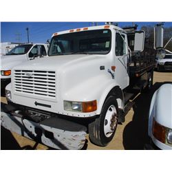 1998 INTERNATIONAL 4700 FLATBED TRUCK, VIN/SN:1HTSCABLXWH558206 - GVWR 23,500#, IHC DIESEL ENGINE, A