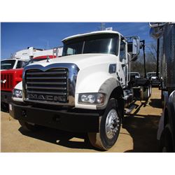 2013 MACK GU713 ROLL OFF TRUCK, VIN/SN:1M2AX04C6DM015083 - T/A, 405 HP MACK MP7405M DIESEL ENGINE, 8