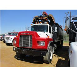 1997 MACK RD688S TRASH TRUCK, VIN/SN:1M2AM08C2VM004134 - T/A, MACK DIESEL ENGINE, 13 SPEED TRANS, 19