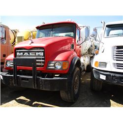 2005 MACK CV713 CONCRETE MIXER, VIN/SN:1MZAG11CX5M037311 - T/A, MACK DIESEL ENGINE, MACK T310 M10 SP