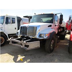 2005 INTERNATIONAL 7300 ASPHALT DISTRIBUTOR, VIN/SN:1HTZZAANX5J152157 - S/A, IHC DIESEL ENGINE, 5 SP