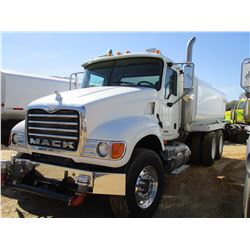 2006 MACK CV713 WATER TRUCK, VIN/SN:1M2AG11Y26M031712 - MACK DIESEL ENGINE, 10 SPEED TRANS, 44K REAR