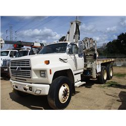1994 FORD F900 CRANE TRUCK, VIN/SN:1FDTL90E7RVA29680 - T/A, FORD DIESEL ENGINE, A/T, 40K REAR, 12K F